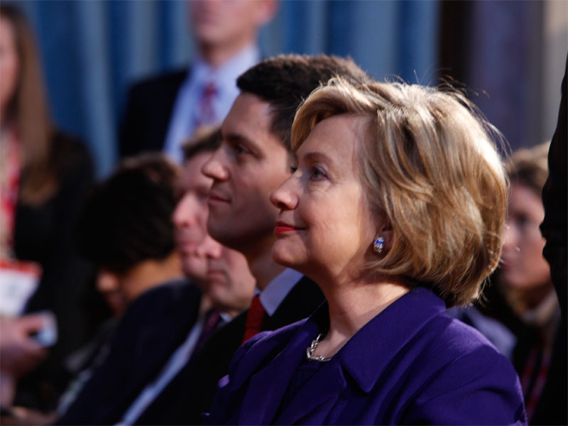 Con Hillary Clinton, abril de 2009 (Foto: ©Downing St/ Flickr)